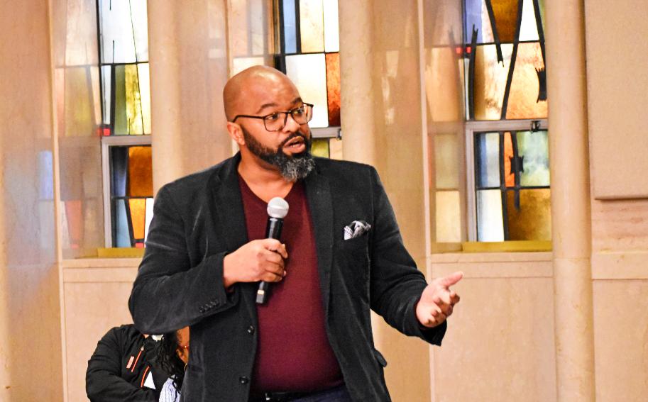 people speaking with mic